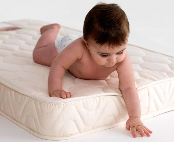 выбор матраса для новорожденных