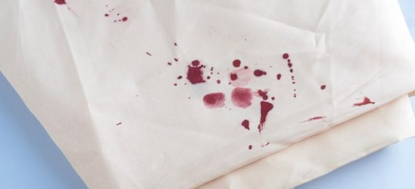 удаление пятен крови